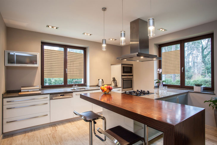 Cannes gelb rot gestrieft 423 Illustration